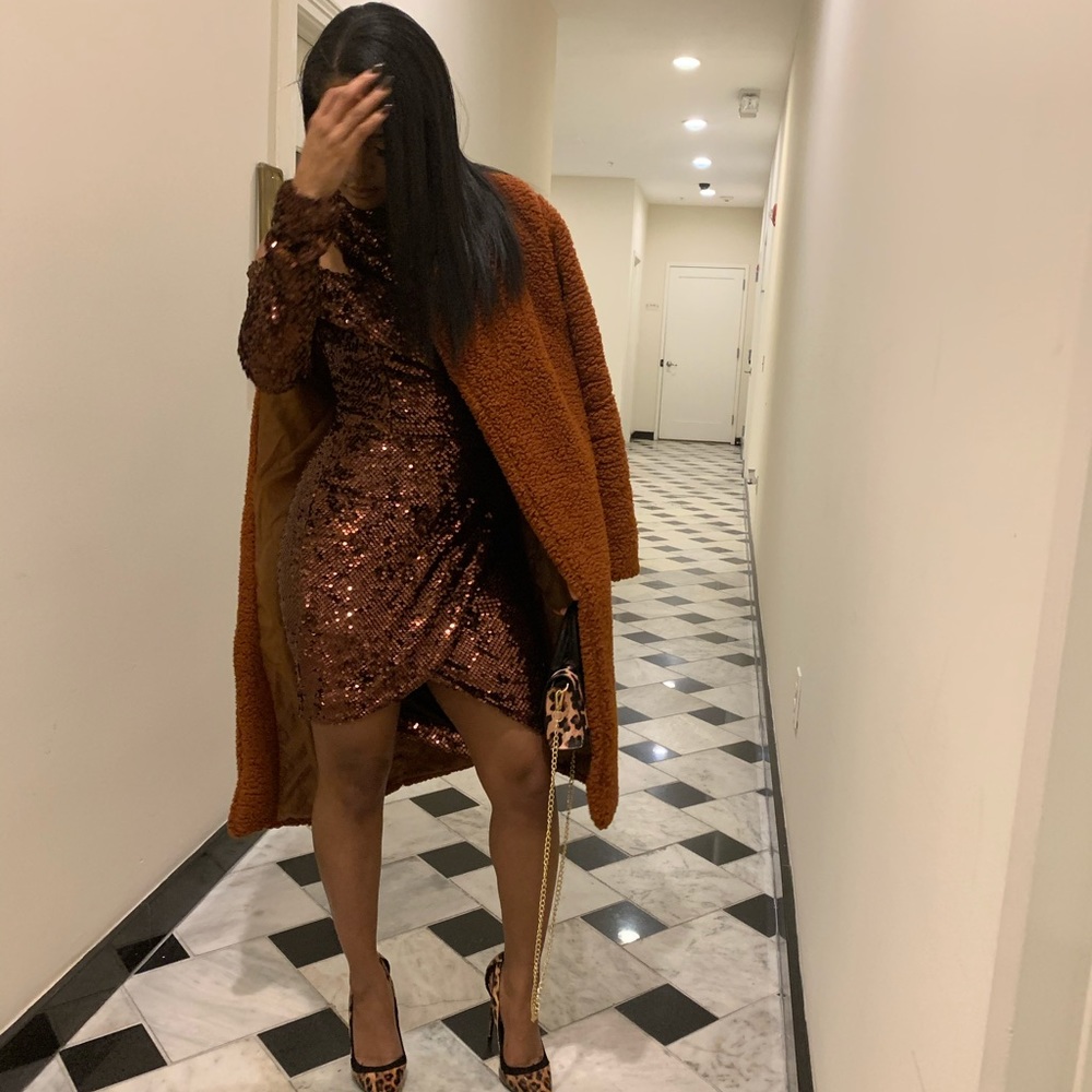 Brown sequins dress!